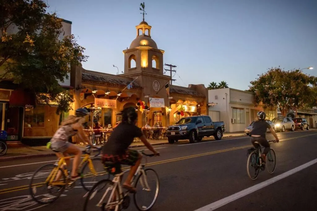 Image 4 of Luxury NEW Residence with Private Rooftop, Downtown in minutes