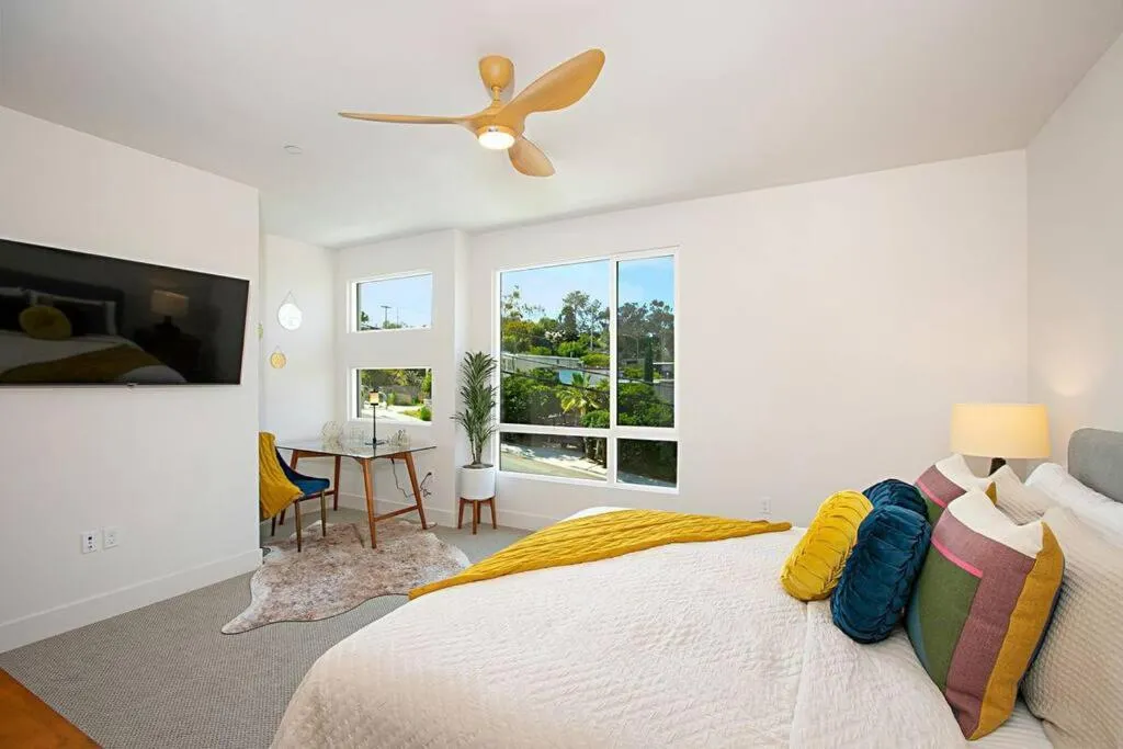 Image 1 of Luxury NEW Residence with Private Rooftop, Downtown in minutes