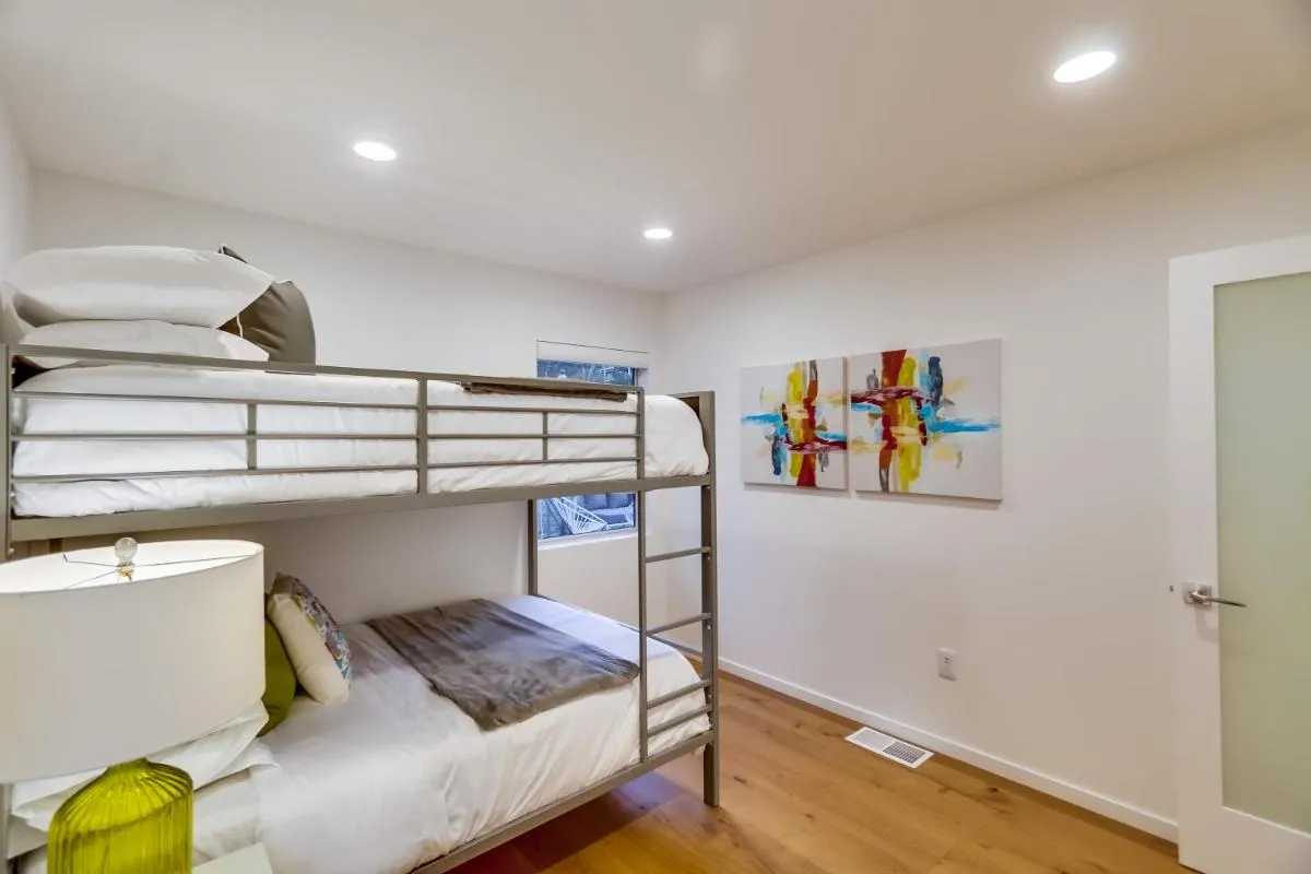 Image 6 of Luxury Ocean & Canyon views near downtown