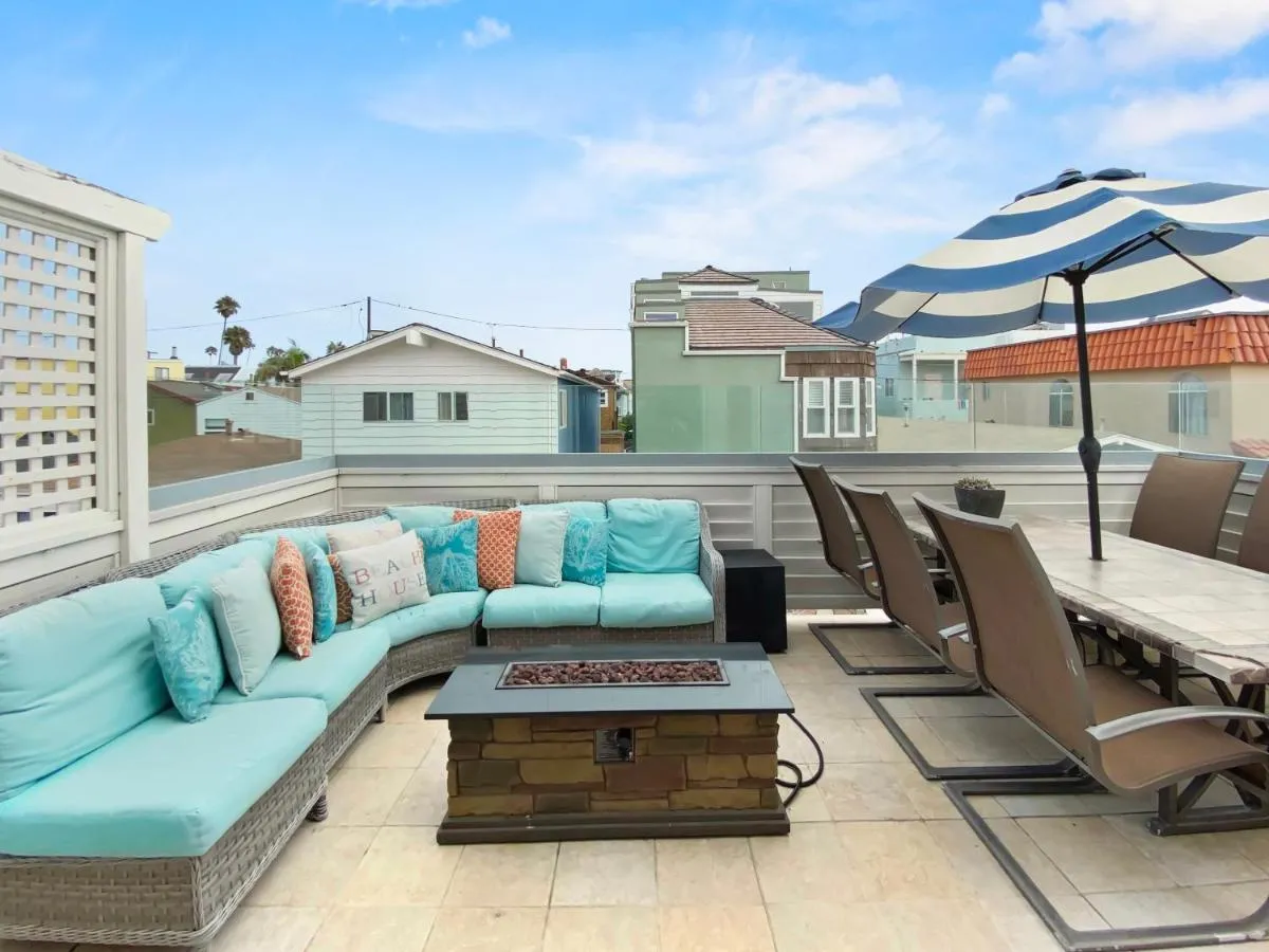 Image 5 of Massive Mission Beach Home – Fire Pit & Deck