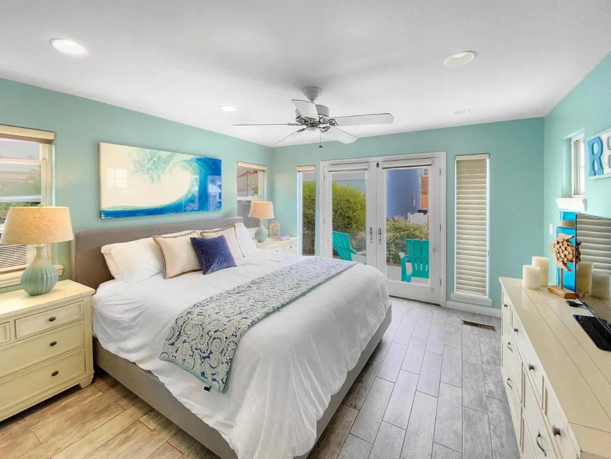 Image 6 of Massive Mission Beach Home – Fire Pit & Deck