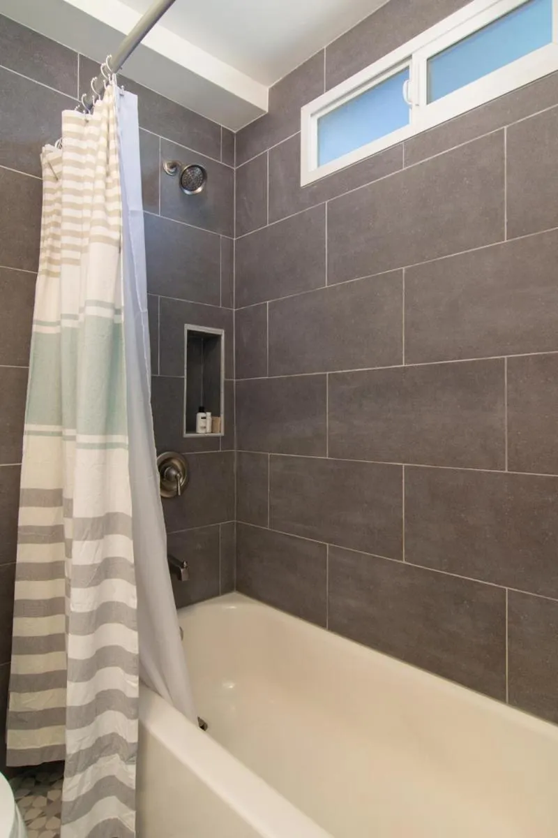 Image 3 of Mission Bay Cottage – Bay View Patio, Parking, WasherDryer