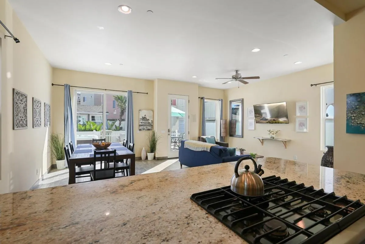 Image 3 of Mission Paradise – Spa, Pet Friendly, Steps2Sand