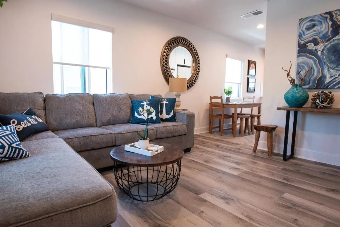 Image of Modern 1 BR Apt 2 Blocks 2 Beach