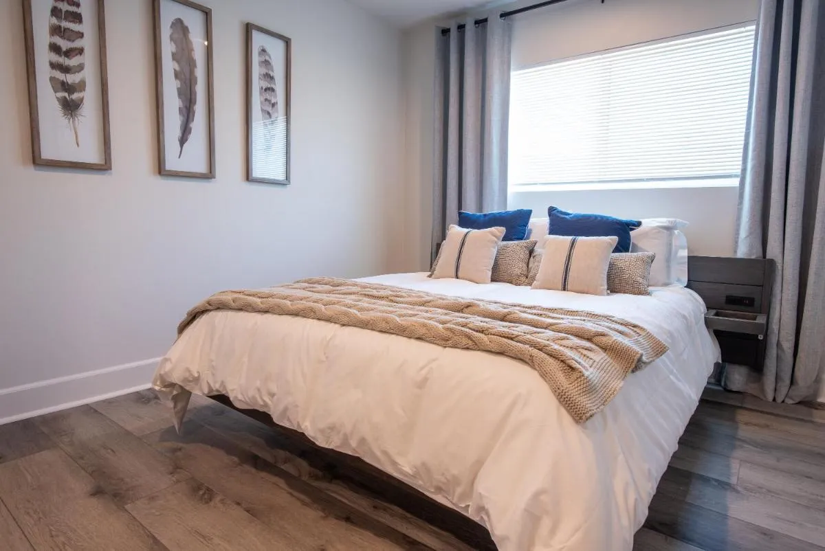 Image 2 of Modern 1 BR Apt 2 Blocks 2 Beach