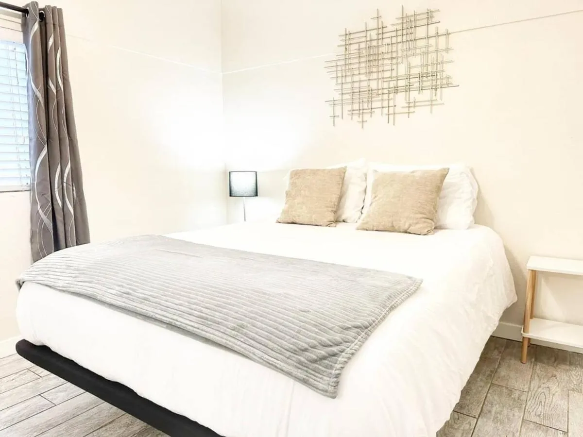 Image 5 of Modern Retreat Just Outside The City