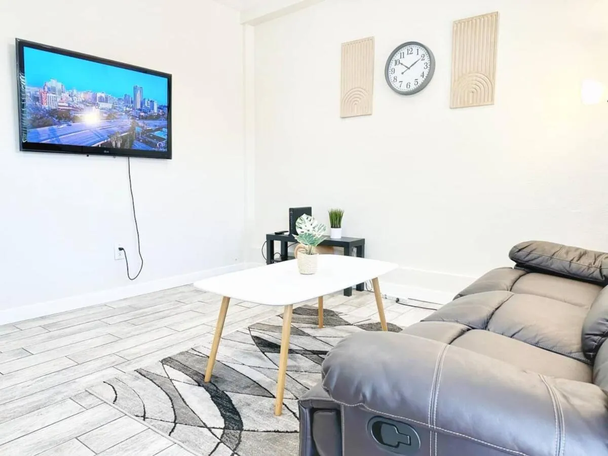 Image 4 of Modern Retreat Just Outside The City