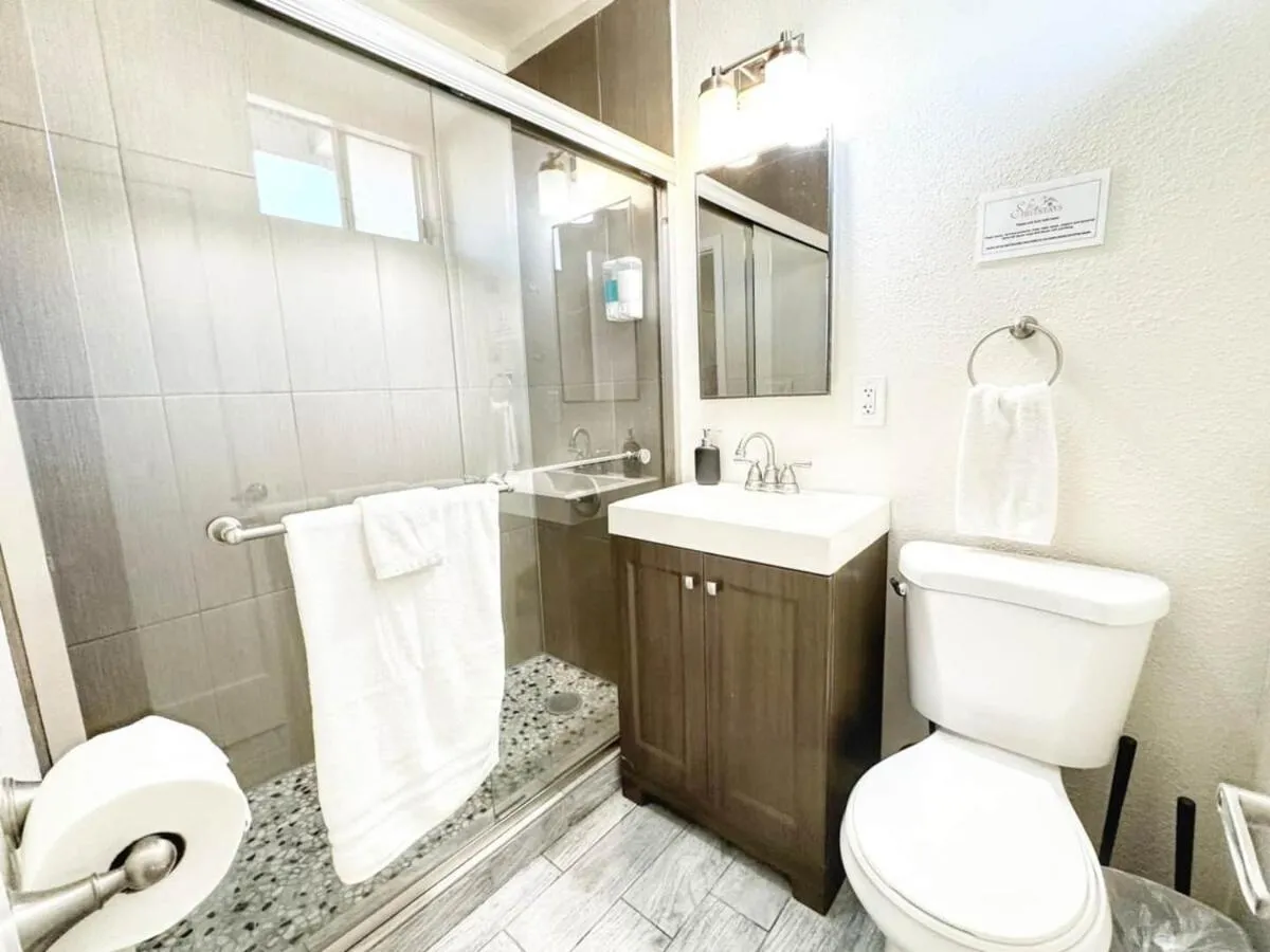 Image 2 of Modern Retreat Just Outside The City