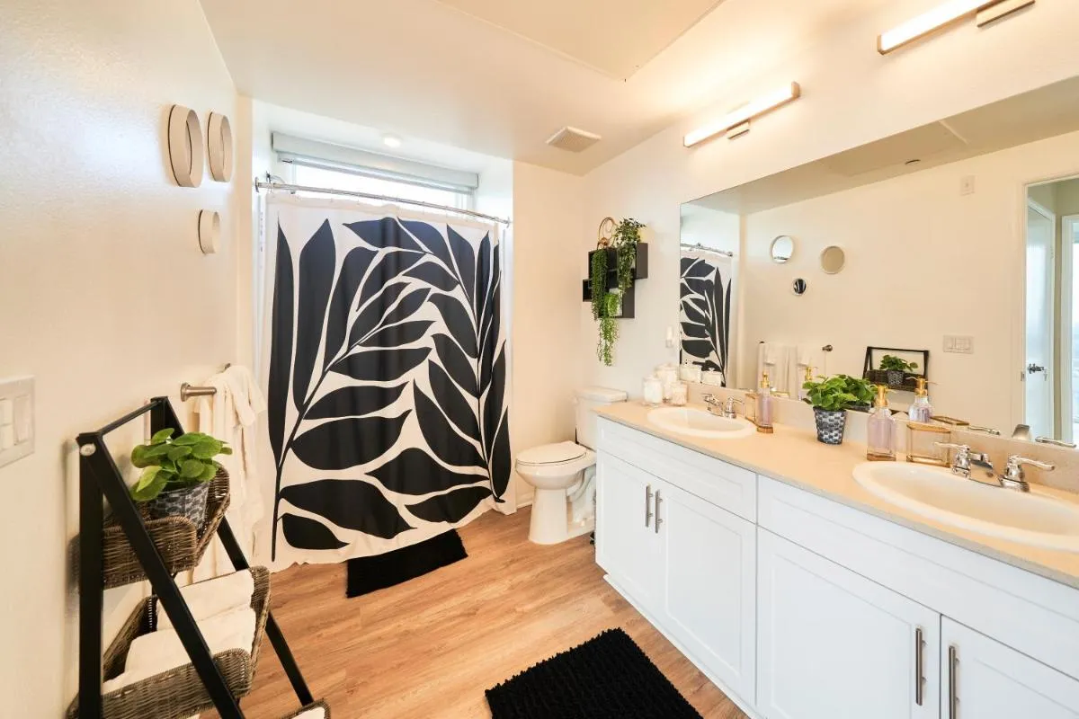 Image 2 of NEW Organic Modern Luxury 1BD/1BA- close to everything!