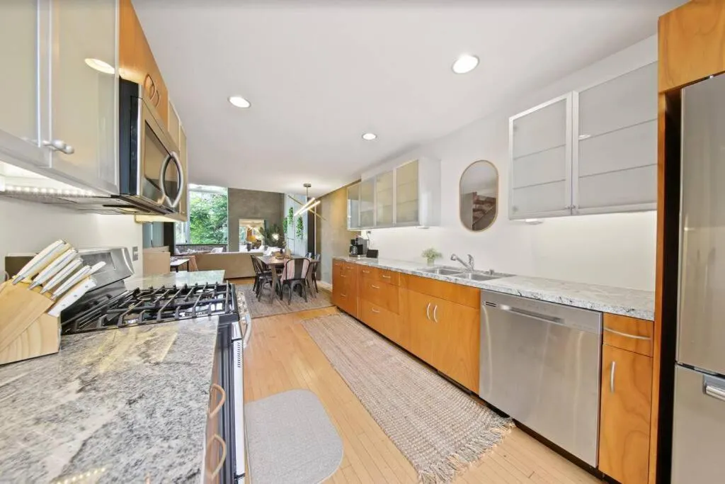 Image 3 of New York Style Penthouse in the heart of the city