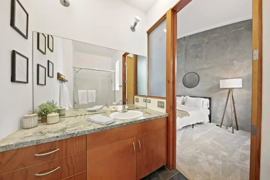 Image 2 of New York Style Penthouse in the heart of the city