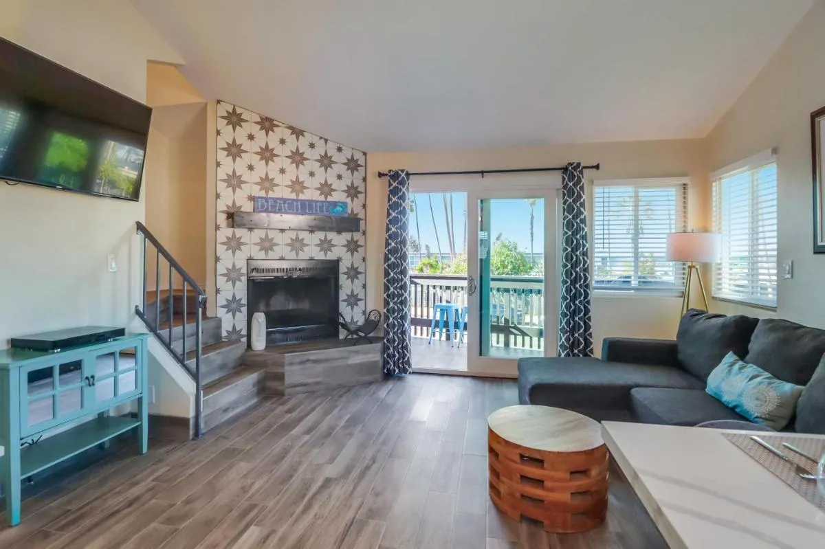 Image 4 of OB Loungin 2