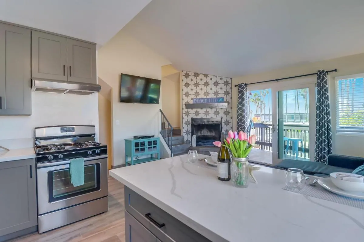 Image 3 of OB Loungin 2