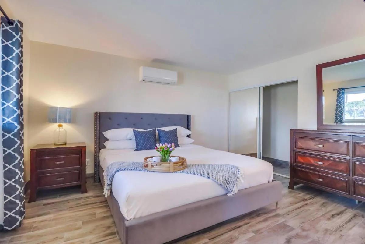 Image 6 of OB Loungin 2