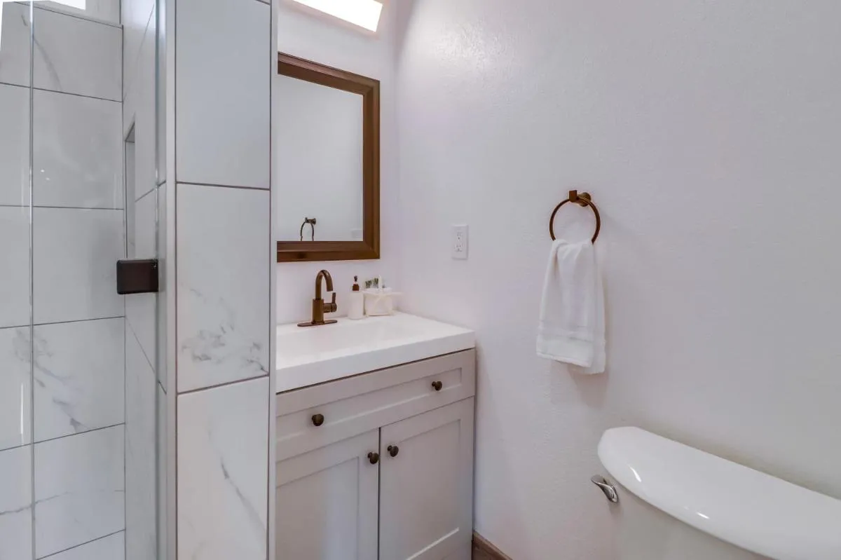 Image 2 of OB Loungin 2