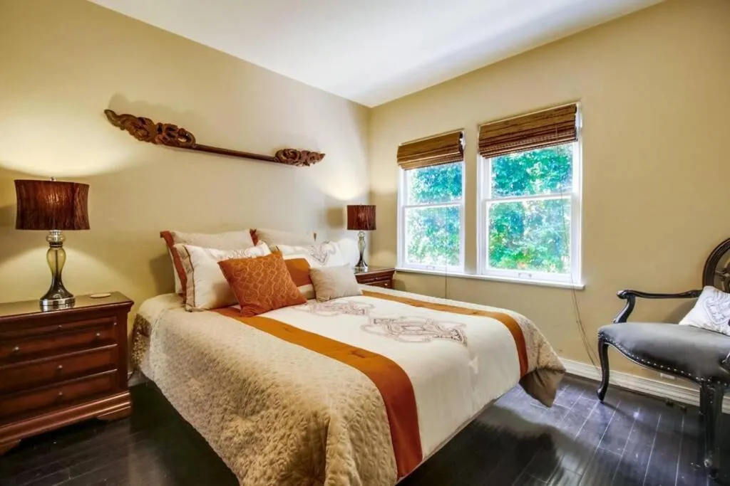 Image 1 of OCEAN VIEW – entire home – Excellent location