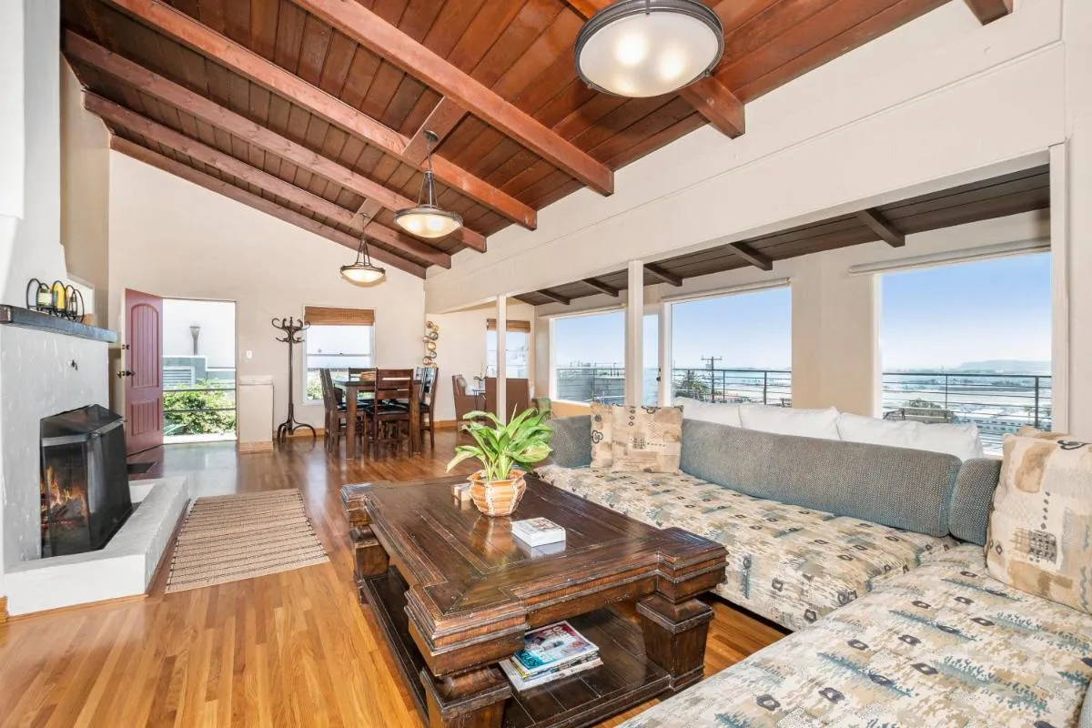 Image 5 of OCEAN VIEW – entire home – Excellent location