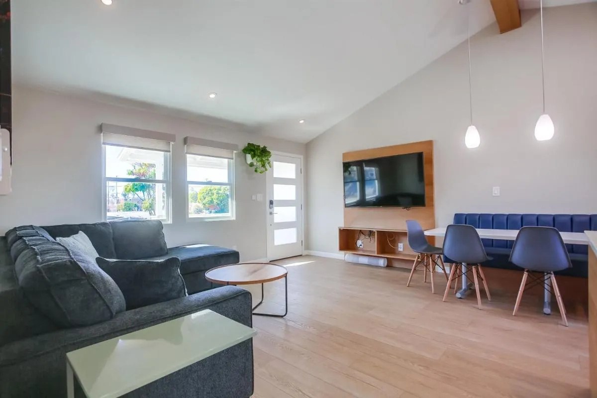 Image 6 of Ocean Beach Retreat, 2BR Newly Renovated, 2 blocks from beach and shops