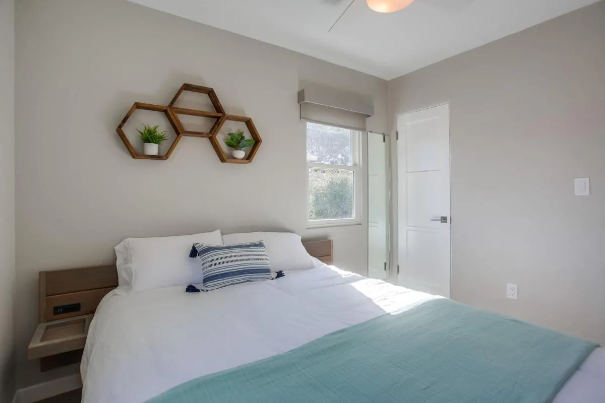 Image 1 of Ocean Beach Retreat, 2BR Newly Renovated, 2 blocks from beach and shops