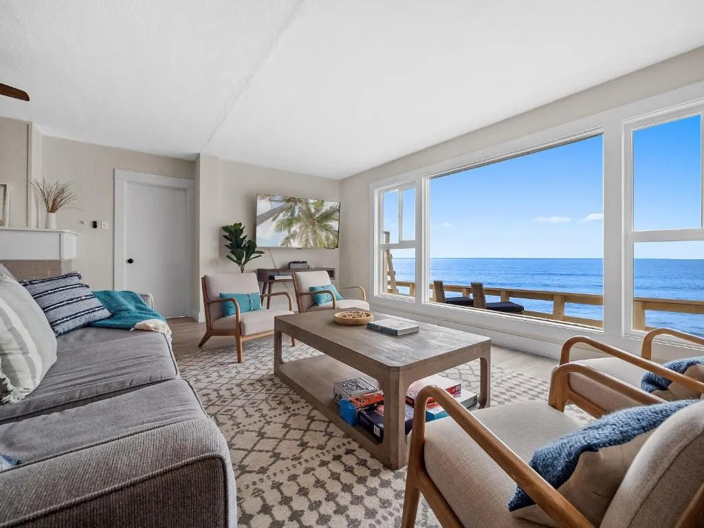 Image of Oceanfront Paradise – Spa, Pet-Friendly, Fast Wifi, Parking & Dream Views