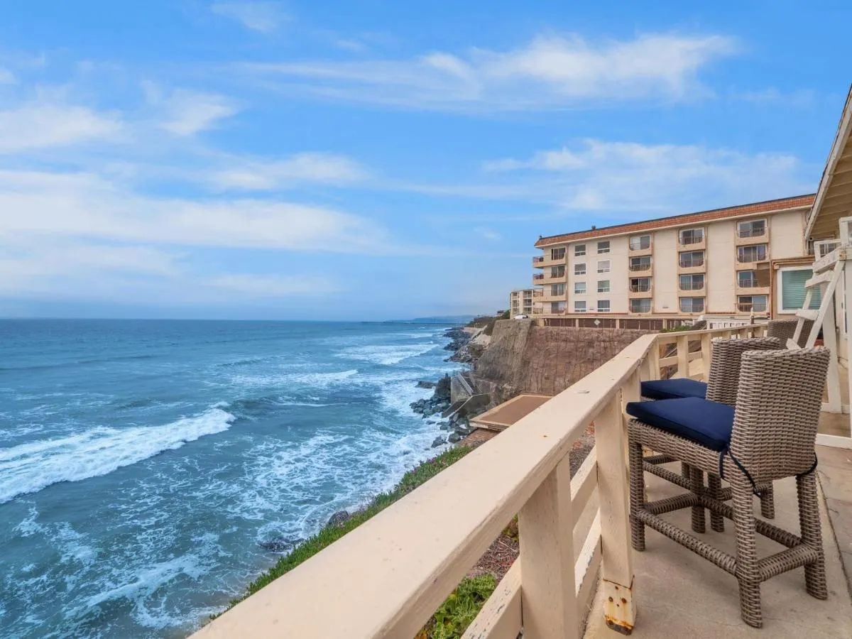 Image 5 of Oceanfront Paradise – Spa, Pet-Friendly, Fast Wifi, Parking & Dream Views