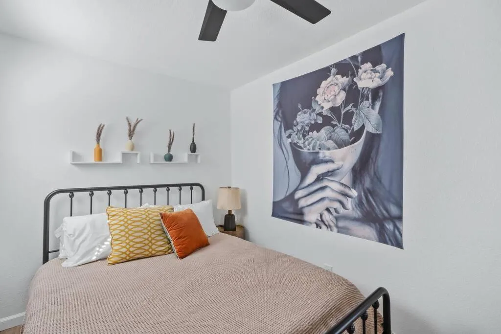 Image 1 of Orange Blossom -2BR Free EV Charger & Parking