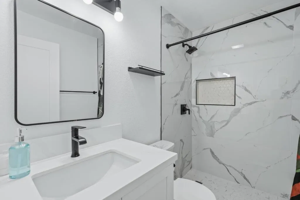 Image 6 of Orange Blossom -2BR Free EV Charger & Parking