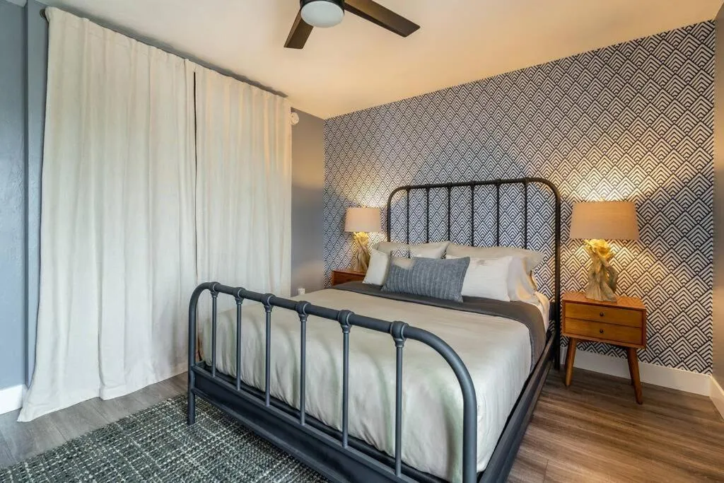 Image 6 of PORCHLIGHT HOME Central San Diego FREE parking