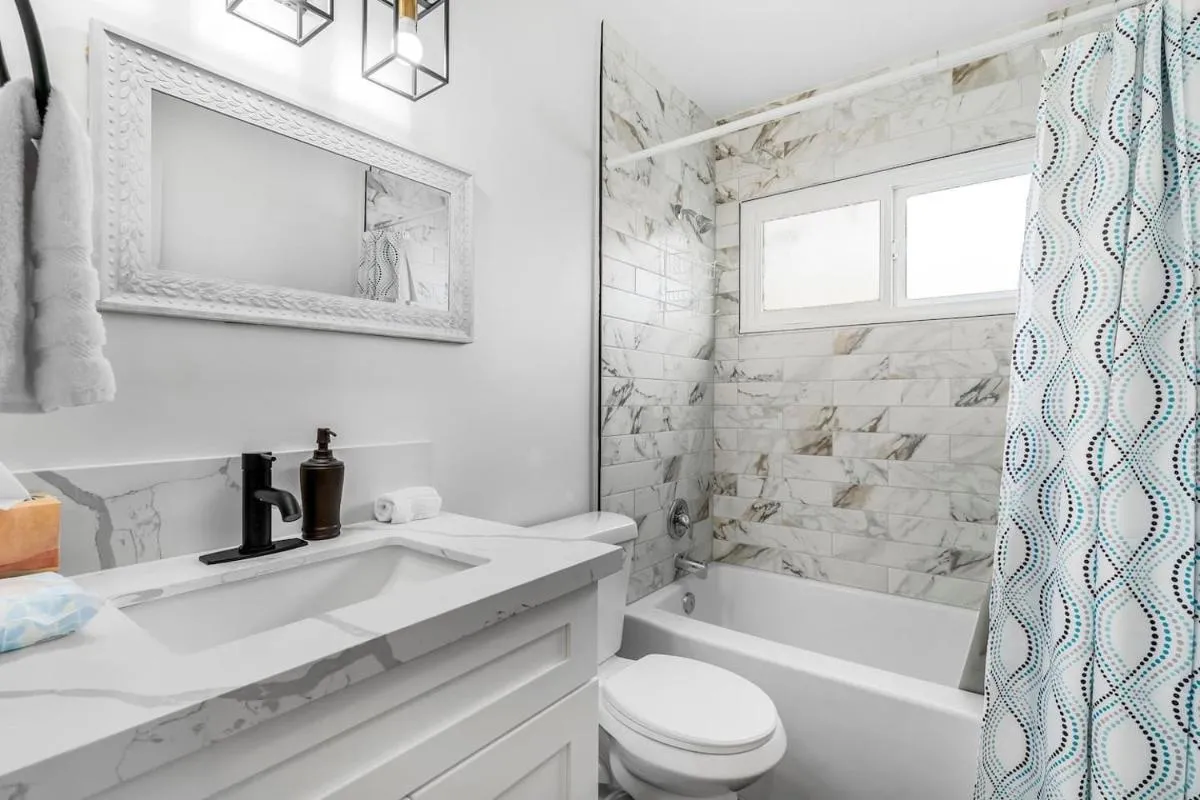 Image 2 of Pacific Beach – Garnet Ave Apartment