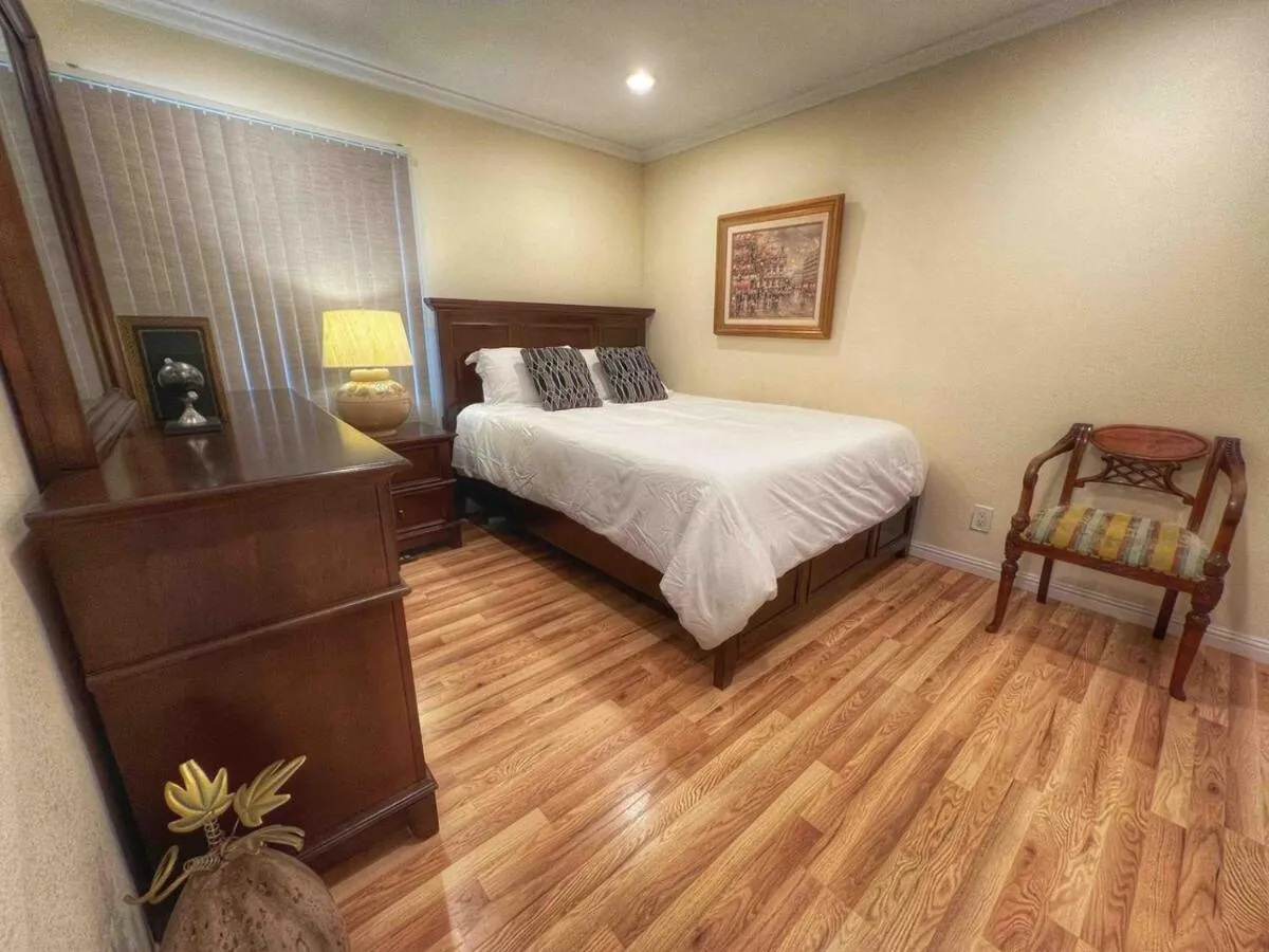 Image 6 of Pacific Beach Getaway Blocks From The Beach