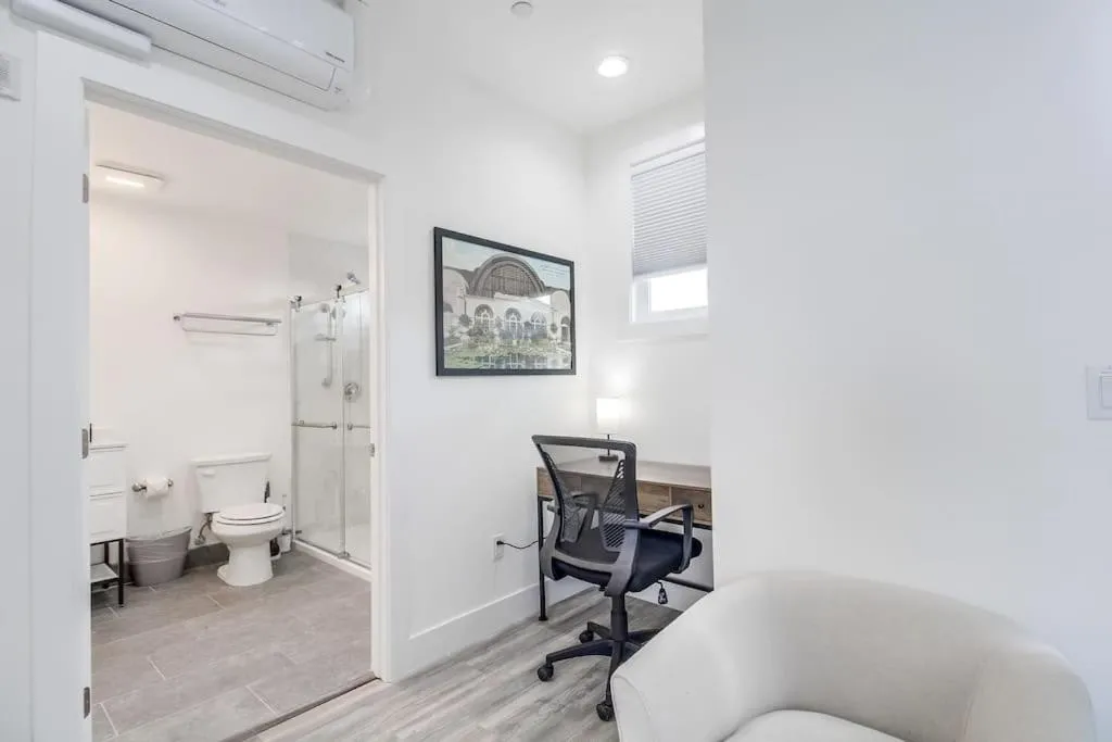 Image 6 of Park Blvd Paradise 301 ADA compliant with a Spa