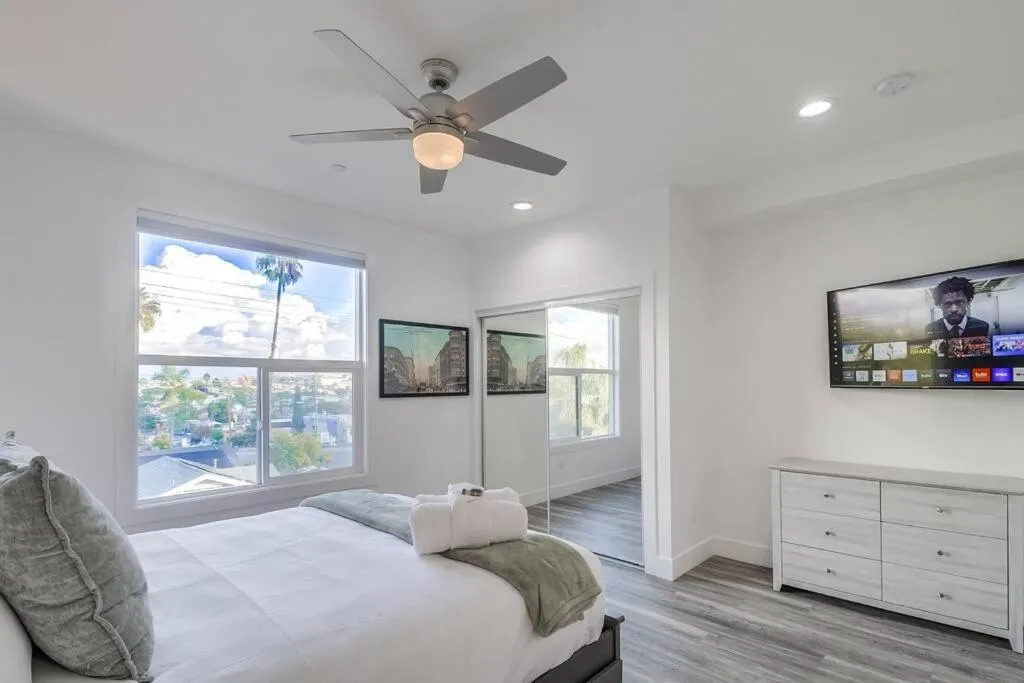 Image 4 of Park Blvd Paradise 304 New construction king bed