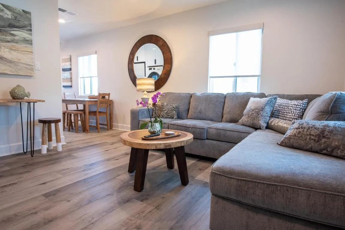 Image of Pet Friendly Lrg 1BD Dog Beach Waves and Sunshine