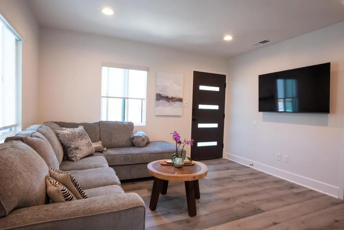 Image 6 of Pet Friendly Lrg 1BD Dog Beach Waves and Sunshine