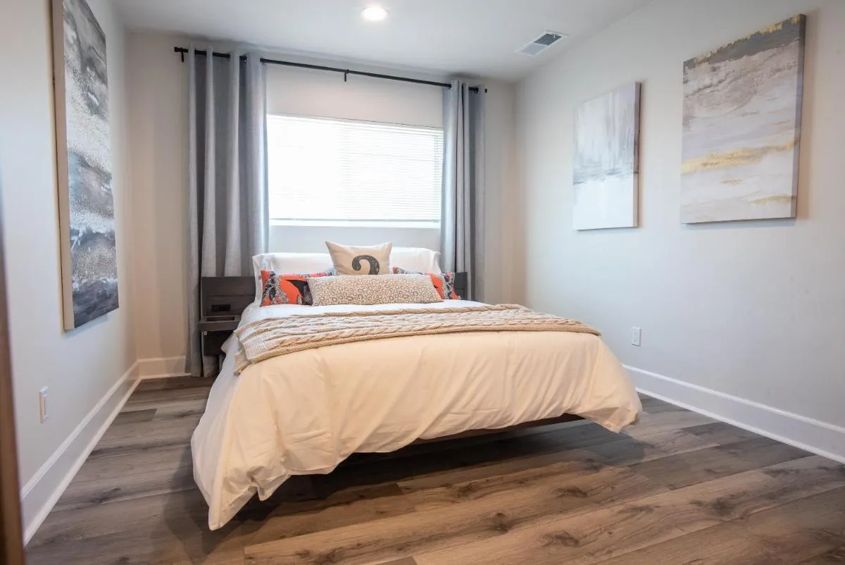 Image 2 of Pet Friendly Lrg 1BD Dog Beach Waves and Sunshine