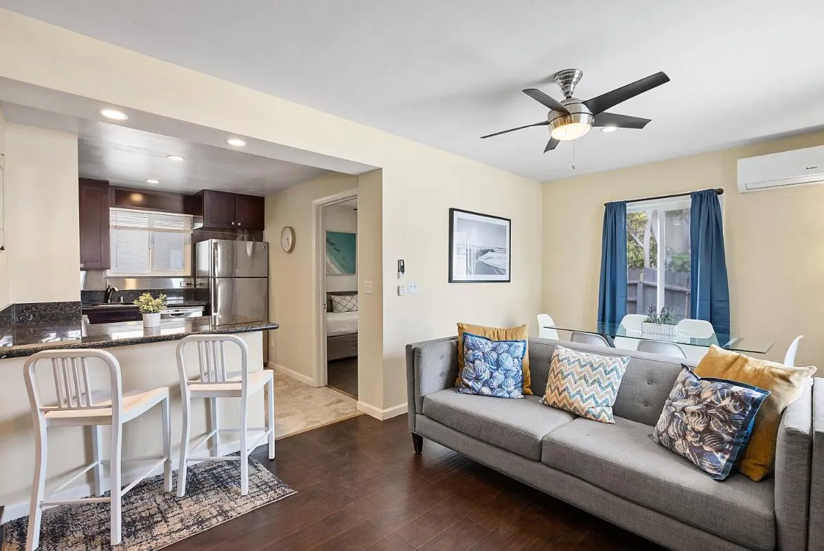 Image 3 of Riviera Bay View Dream – Private patio with bay view and parking