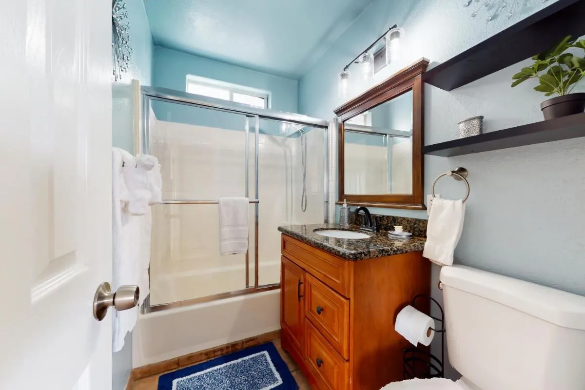 Image 2 of San Diego Stunner