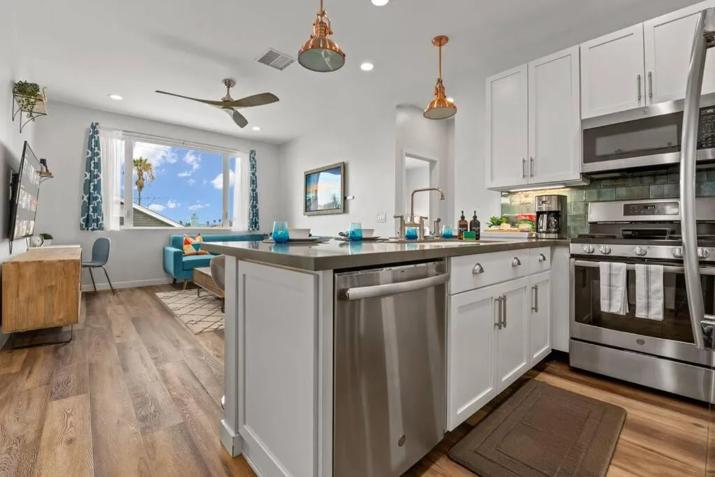 Image 3 of Saratoga Sunset Rooftop Dining 1 mile to Beach