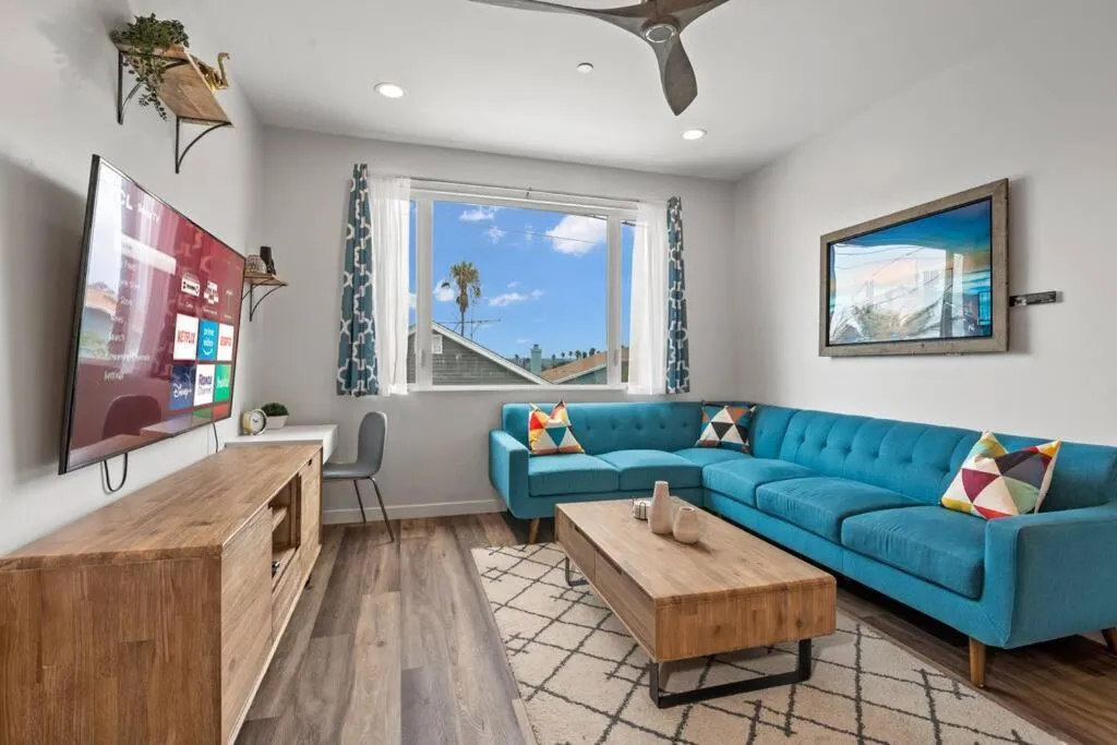 Image 4 of Saratoga Sunset Rooftop Dining 1 mile to Beach