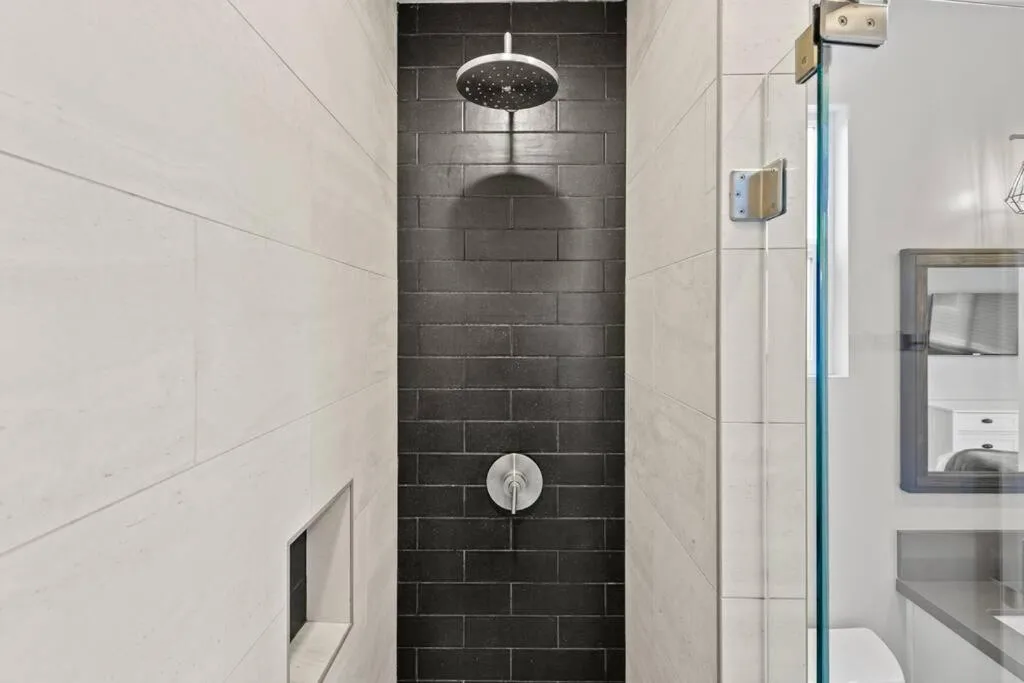 Image 2 of Saratoga Sunset Rooftop Dining 1 mile to Beach