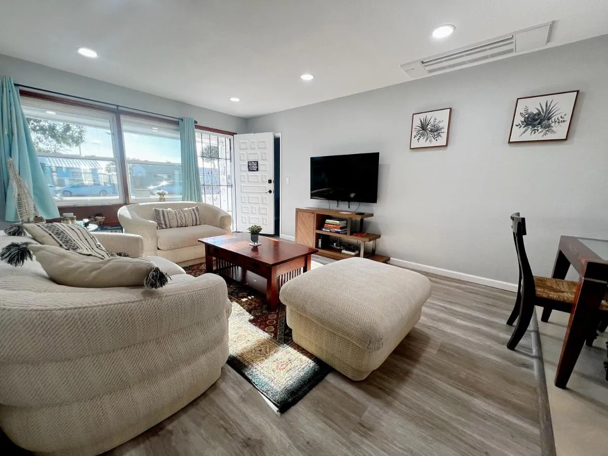 Image 2 of SeaWorld Retreat: 4BR House/Jacuzzi/BBQ