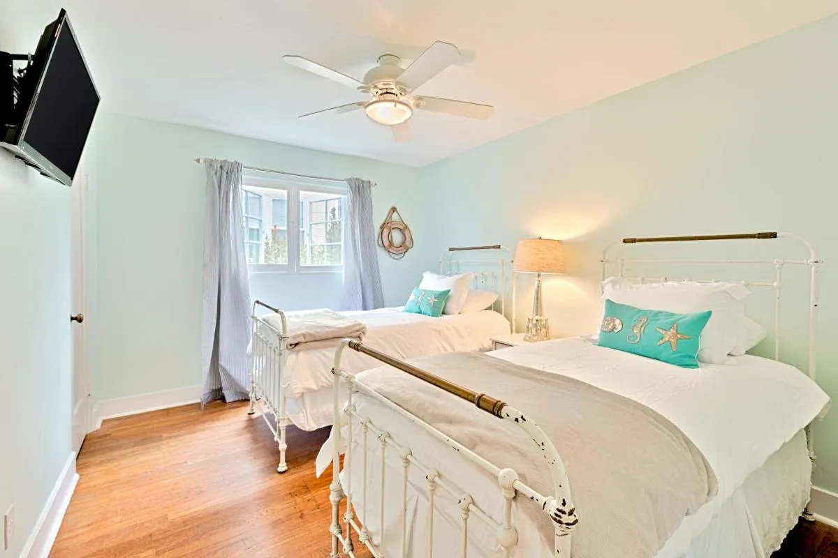 Image 1 of Seashell Cottage