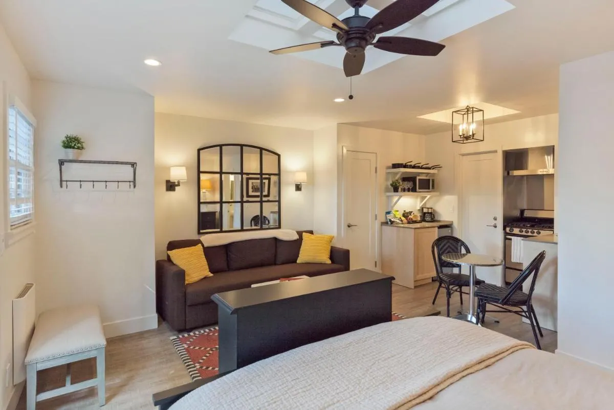 Image 3 of Seashore Studio