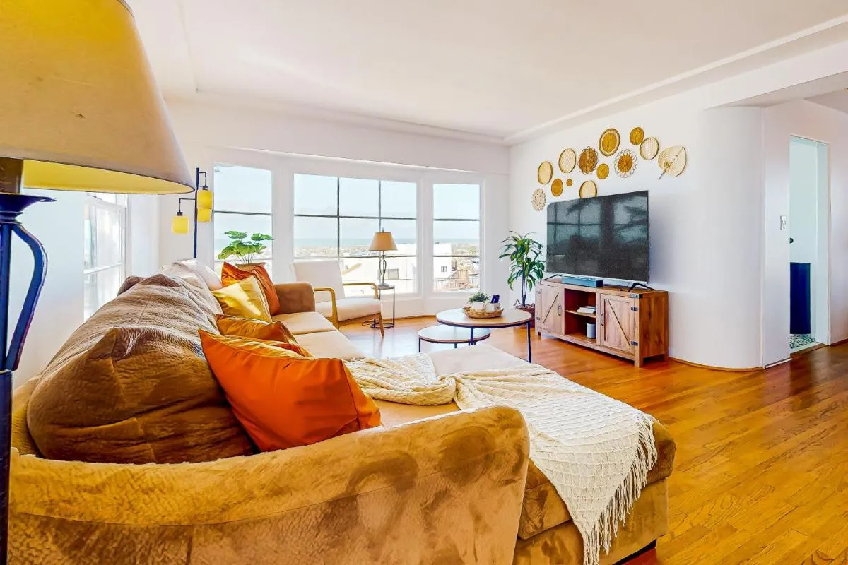 Image 4 of Seaside Beauty