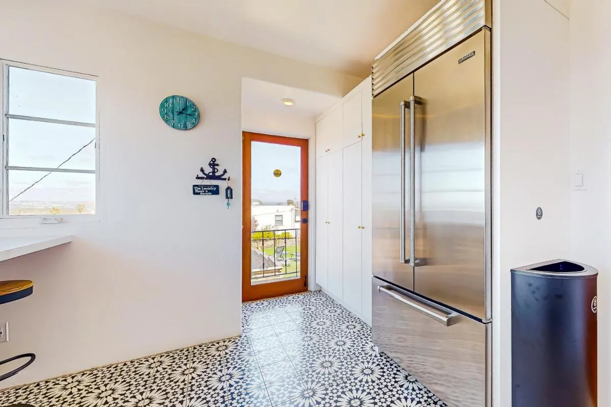 Image 2 of Seaside Beauty