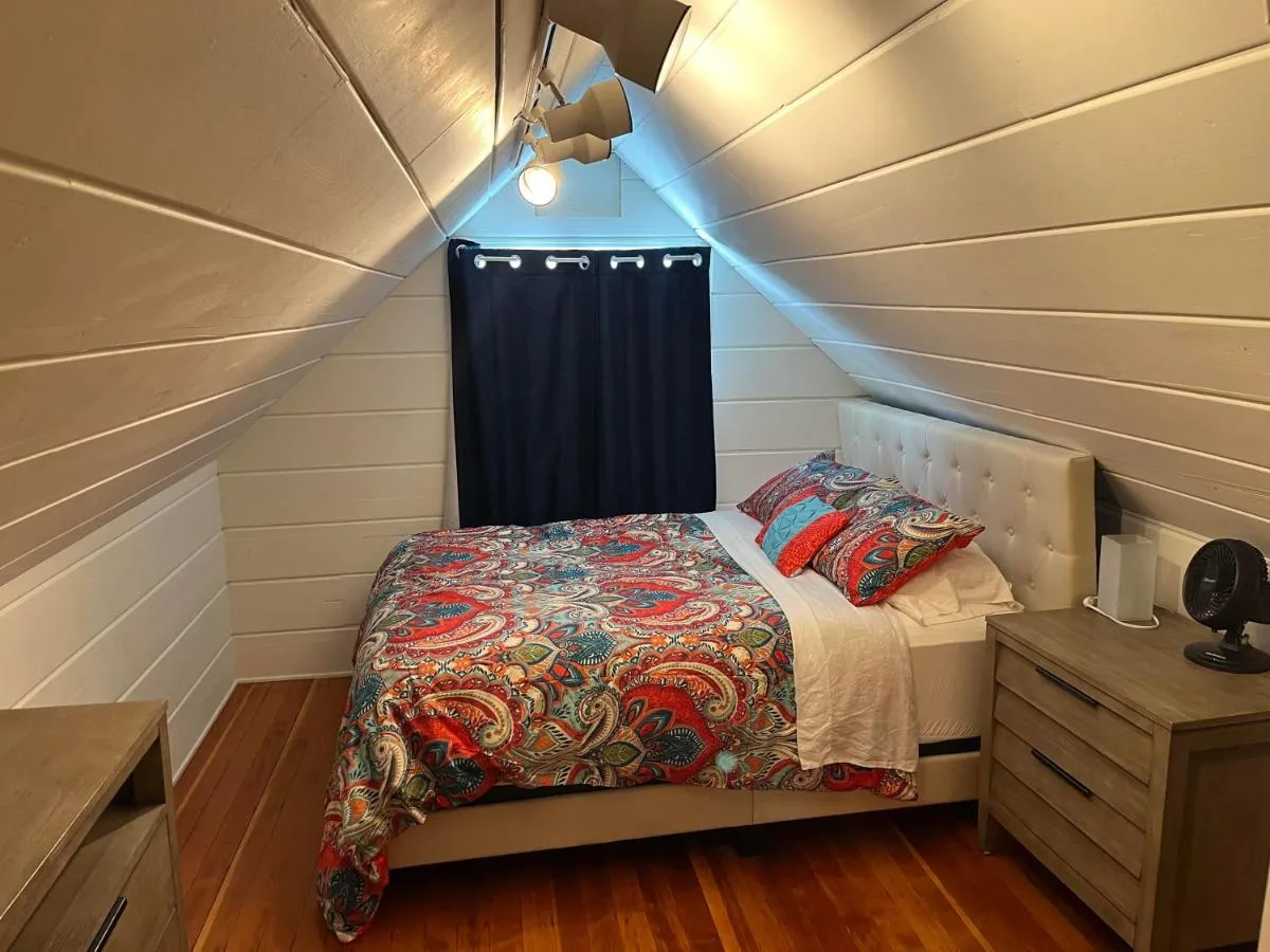 Image 5 of Secluded, Charming and Unique! Spacious Apartment EXCELLENT Central Location