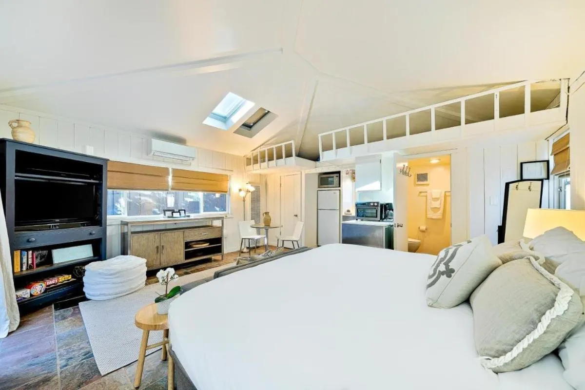 Image 4 of Secluded Windansea Beach Cottage