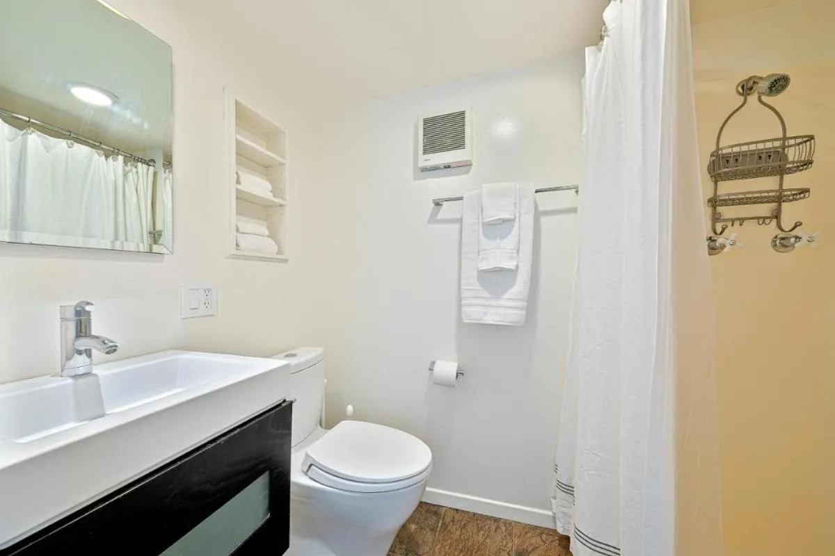 Image 2 of Secluded Windansea Beach Cottage