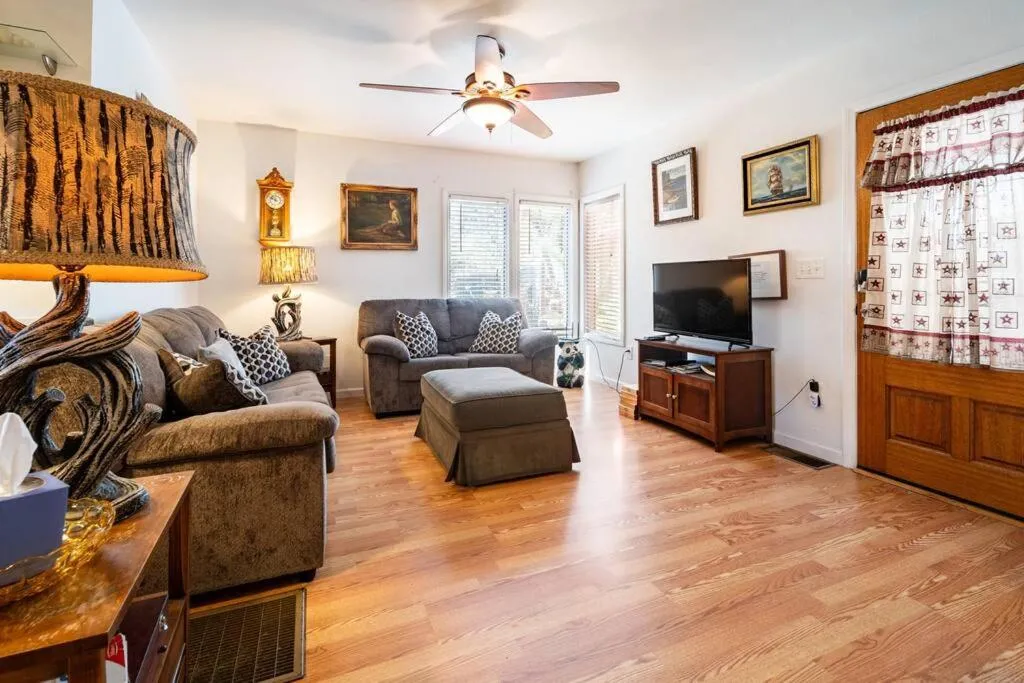 Image 4 of Serenity House near Gaslamp, San Diego Zoo & Petco