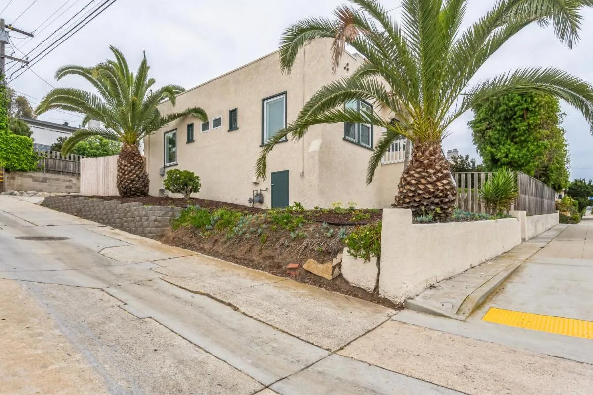 Image 5 of Shore Thing in San Diego.